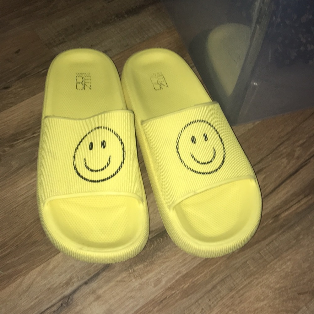 Yellow aesthetic slides